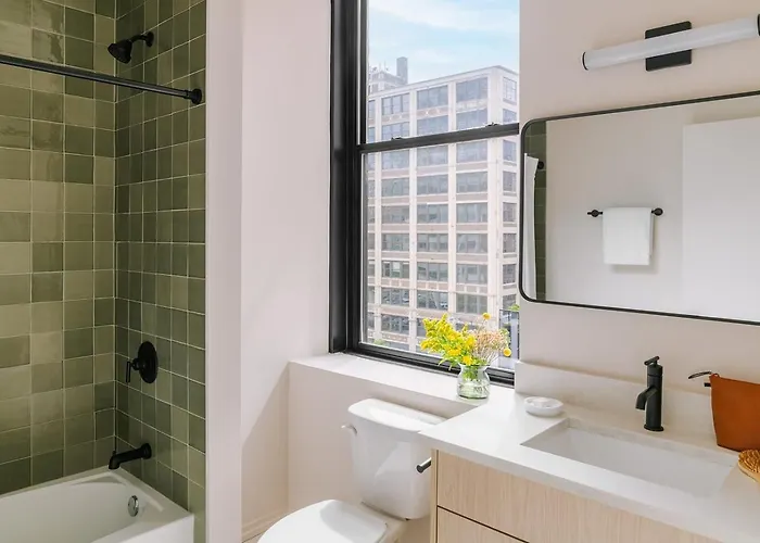 Livn West Loop 1 Br *